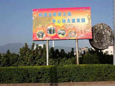 关于户外广告容易褪色这个问题