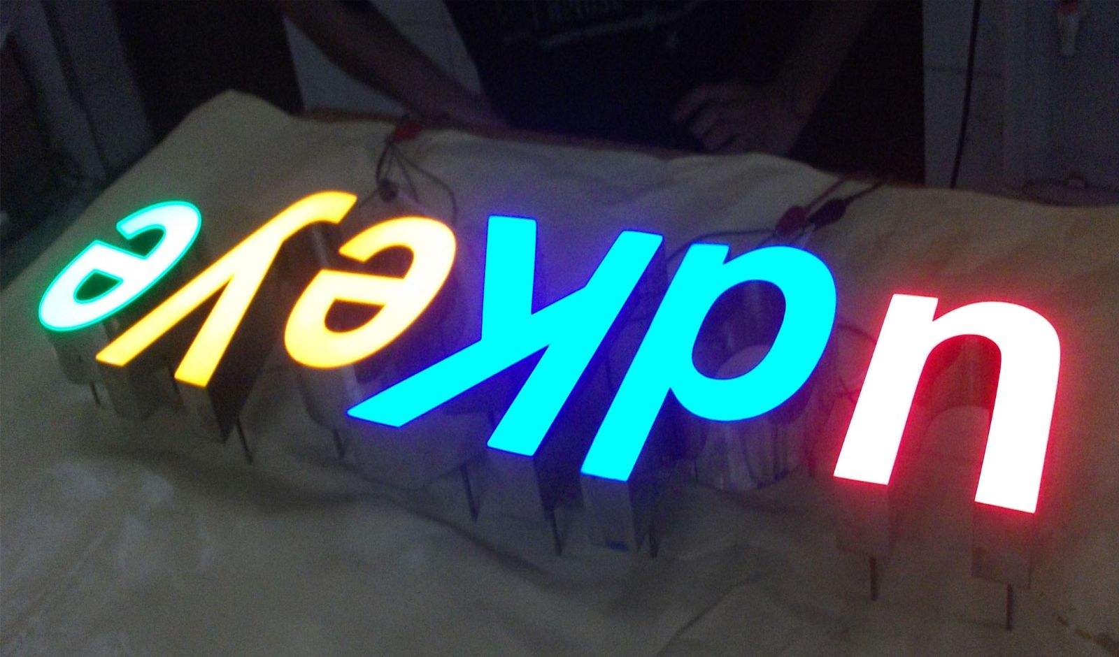 武汉发光字招牌广告